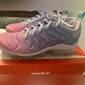 Size 10 women’s Air vapormax plus